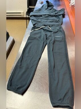 Women’s Green Twenty Montreal Jogger Set Size Small Top & Bottoms